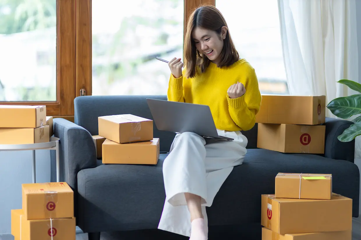 Young woman online renting storage Young woman online renting storage